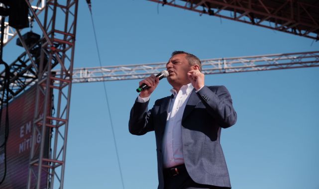 Özgür Özel &#039;Emek Mitingi&#039;nde konuştu: Geçim olmazsa seçim olur