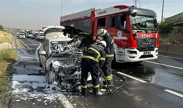 Seyir Halindeki Otomobil Alev Aldı