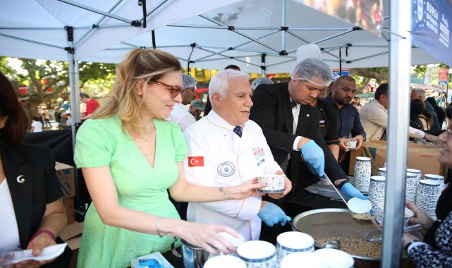 Bursa&#039;da aşure kazanları birlik ve beraberlik için kaynadı