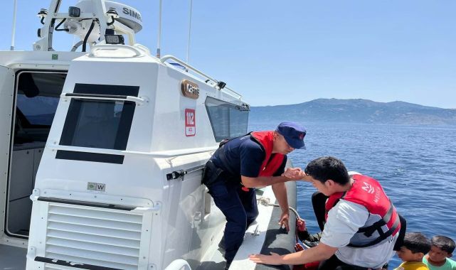 Çanakkale'de Yunanistan'ın geri ittiği 17’si çocuk 32 göçmen kurtarıldı