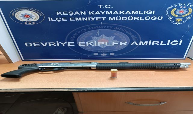 Edirne’de durdurulan araçta pompalı tüfek ele geçirildi