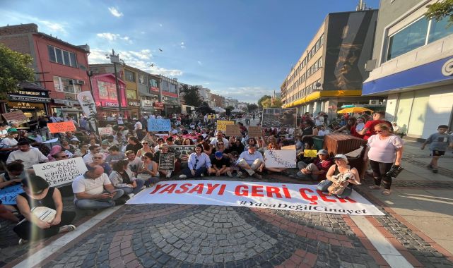 Edirne'de hayvanseverlerden yürüyüş ve oturma eylemi