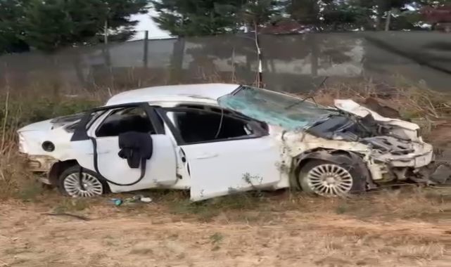 Sakarya&#039;da otomobil tarlaya uçtu: 1 ölü, sürücü yaralı