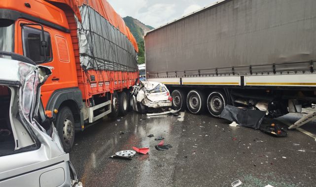 Sakarya'da zincirleme kaza: 1 ölü, 6 yaralı