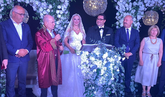 Başkan Onur Bozkurter ve TV Programcısı Gülşah Yalçın'dan Masal Gibi Düğün