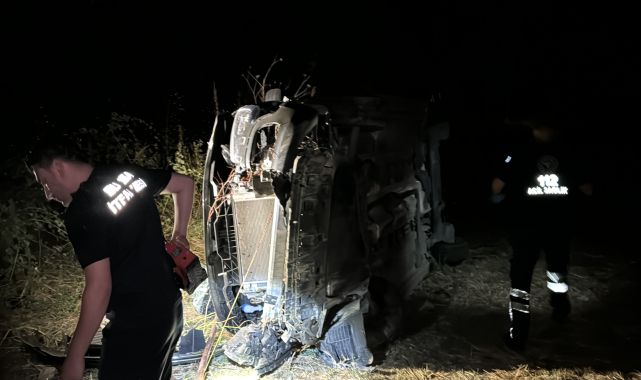 Bursa&#039;da hafif ticari araç takla attı: 3 yaralı