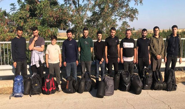 Edirne&#039;de 21 kaçak göçmen ile 1 organizatör yakalandı