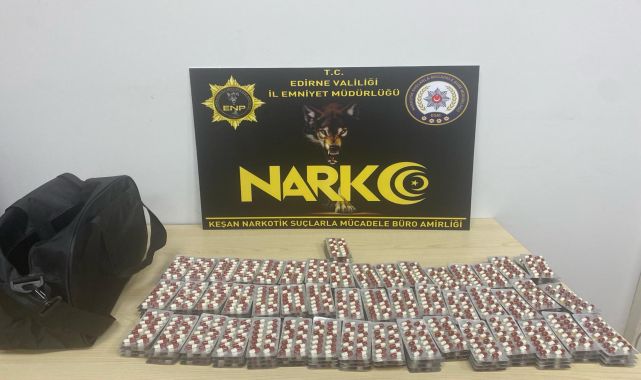Edirne&#039;de 3 bin 53 uyuşturucu hap ele geçirildi, 5 tutuklama