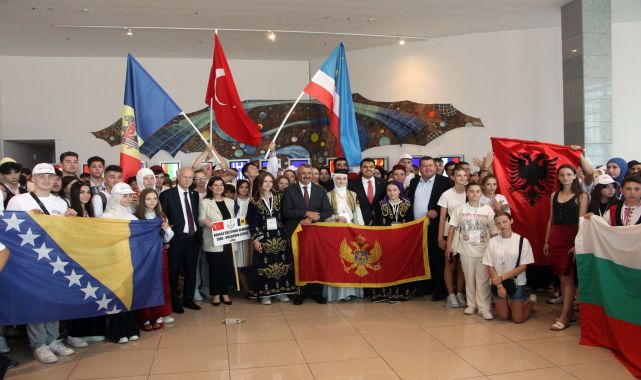 Edirne'de öğrenci yaz kampı 12 Balkan ülkesinden 400 öğrenciyle başladı