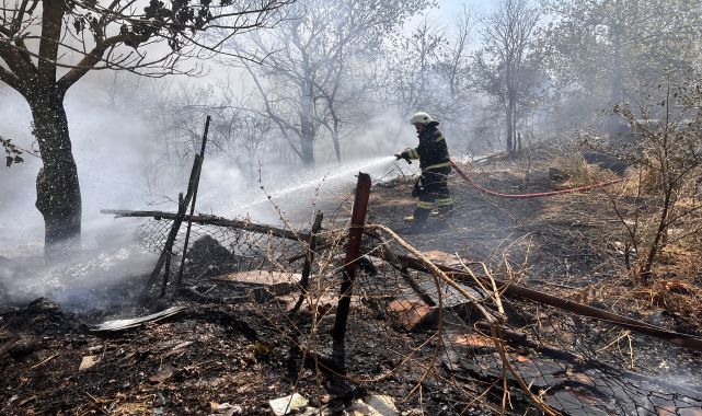Edirne&#039;de otluk alanda çıkan yangın, otogara sıçramadan söndürüldü