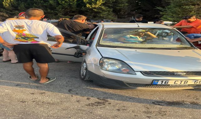 Erdek&#039;te iki otomobil çarpıştı: 5 yaralı