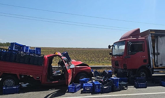 Kamyonetler Kafa Kafaya Çarpıştı, 1 Ölü