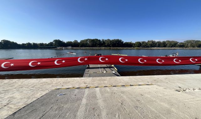 Kürek Milli Takımı, Meriç Nehri'nde 50 metrelik Türk bayrağı açtı
