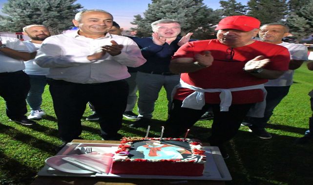 Balıkesirspor'da Eriş'e doğum günü sürprizi