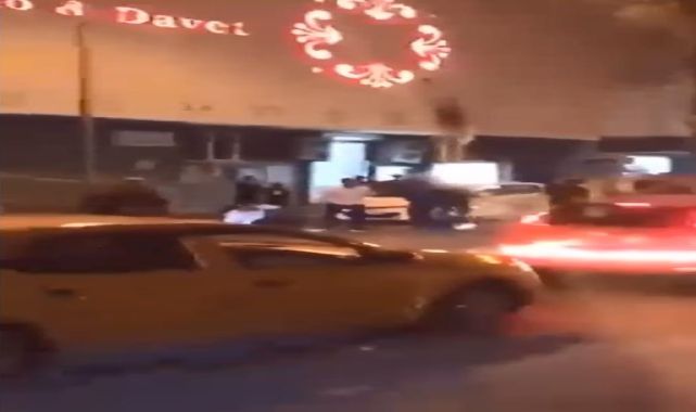 Bursa'da iki grubun tekmeli yumruklu kavgası kamerada