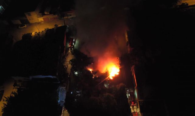 Bursa&#039;da palet fabrikası, alev alev yandı