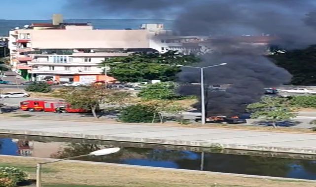 Çanakkale'de park halindeki otomobil alev alev yandı