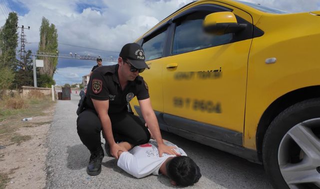 Dereköy Sınır Kapısı yolundaki takside 6 kaçak göçmen yakalandı