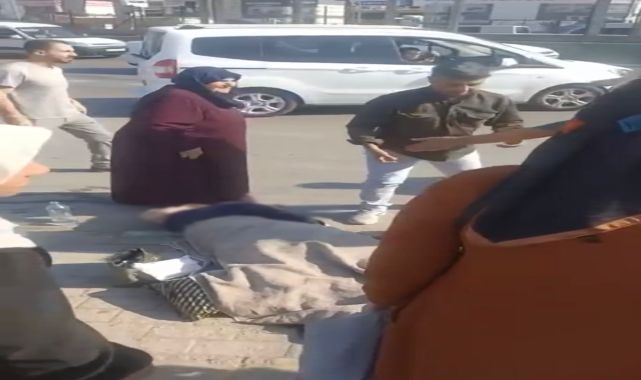 Kaldırımda yürürken TIR'ın ezdiği kadın öldü; yanındaki bebeği ağlarken, olay yerine gelen eşi sinir krizi geçirdi