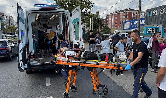 Kamyonetle Motosiklet Çarpıştı, 2 Yaralı