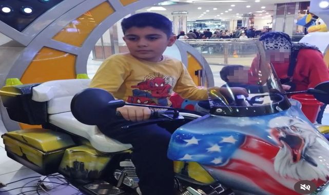 Kaykayla parka giderken servis minibüsünün çarptığı Yusuf hayatını kaybetti