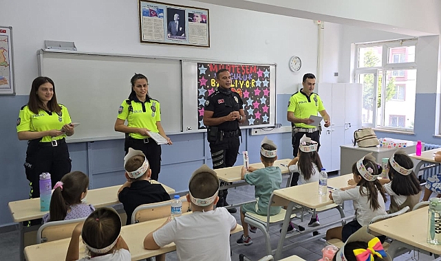 Trafik Polisleri Minik Öğrencileri Bilgilendirdi