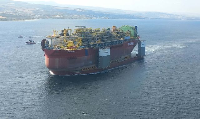 Türkiye’nin ilk yüzer üretim platformu Çanakkale’ye ulaştı / Ek fotoğraflar