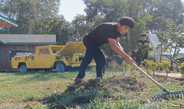 133 yıldır kapanmayan tek okul; öğrenciler şehir merkezinde ürün yetiştirip, kazanç sağlıyor