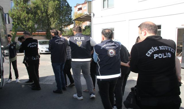 6 ilde göçmen kaçakçılarına operasyon: 12 şüpheli tutuklandı