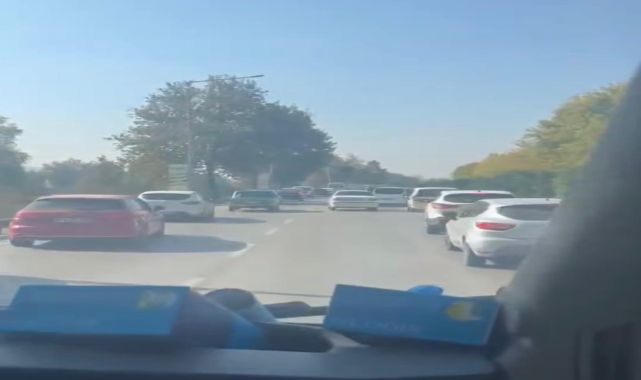Ambulansa fermuar sistemi ile yol verdiler