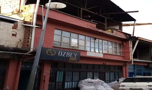 Baba ile oğlu şakalaşırken, 2'nci kattan düştü