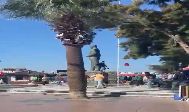 BALIKESİR'de Atatürk heykeline balyozlu saldırı