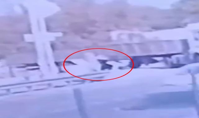 Bebek arabası ile kaldırımda yürüyen Yıldız'ın TIR'ın altında kalıp, öldüğü kaza kamerada