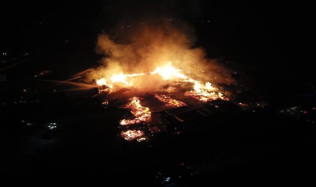 Bursa'da palet fabrikasında yangın (2)