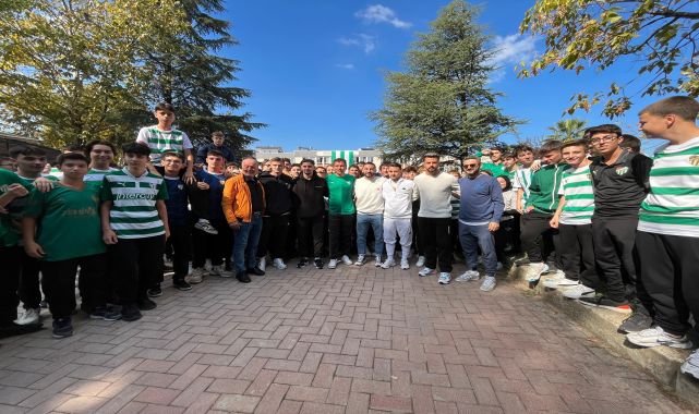 Bursasporlu futbolcular lise öğrencileriyle buluştu