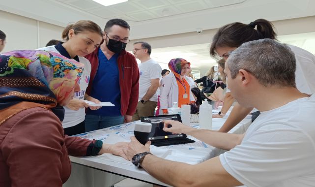 BUÜ’de kurulan stantla vatandaşlar romatizmal hastalıklara karşı bilgilendirildi