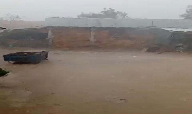 Çanakkale&#039;de sağanak; yollar göle döndü