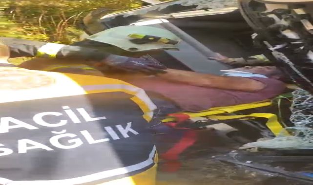 Devrilen TIR&#039;da sıkışan şoför yaralandı