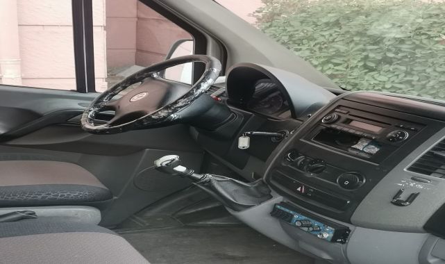 Hastane bahçesindeki ambulans ve güvenlik kulübesinin camlarını kıran şüpheliler aranıyor