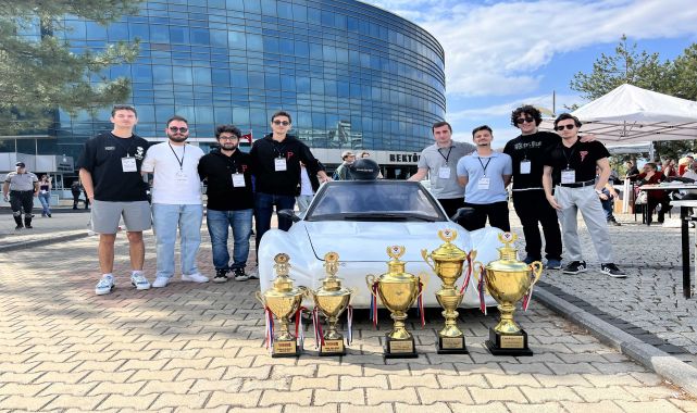 Pandemide ürettikleri elektrikli aracı geliştiren üniversiteliler, yurt dışındaki yarışlara hazırlanıyor