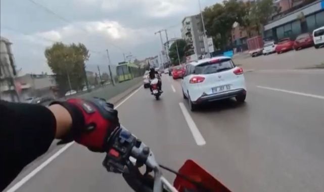 Seyir halindeki motosikletin sürücüsü 'Hadi düşüyorum' dedi, kaza yaptı
