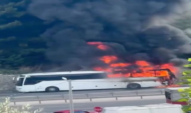 Seyir halindeyken alev alan işçi servis otobüsü yandı