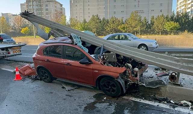 Sürücü, Bariyerin Altına Giren Otomobilden Yara Almadan Çıktı