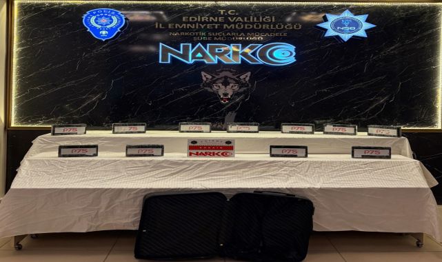 Türkiye&#039;ye giriş yapan TIR&#039;ın sürücü kabininde 12 kilo kokain ele geçirildi