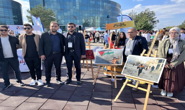 Üniversite öğrencilerinden Filistin'deki zulme sergiyle farkındalık