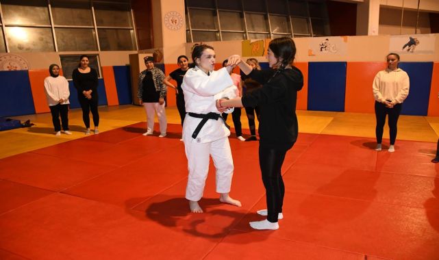 Balıkesir'de kadınlara ücretsiz judo eğitimi