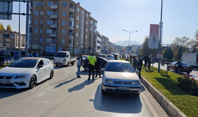 Bursa'da 4 araç zincirleme kazaya karıştı; 2 yaralı