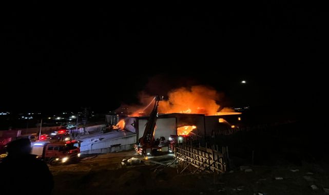 Bursa'da mobilya fabrikasında yangın