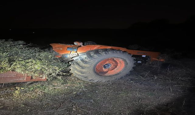 Devrilen traktörün altında kalan sürücü öldü