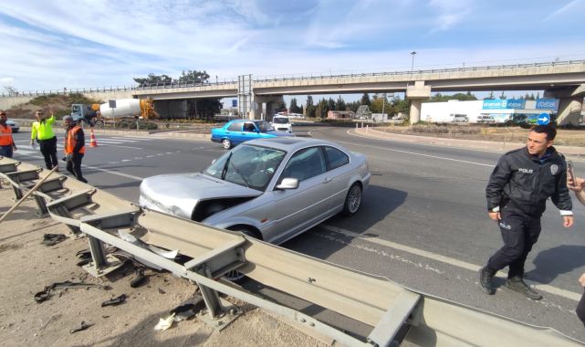 Edirne'de bariyere çarpan otomobilin sürücüsü yaralandı